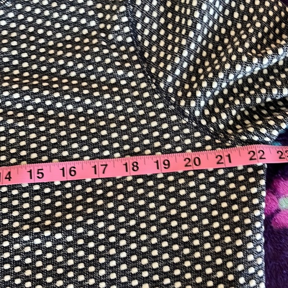 Talbots Women’s navy and white sweatshirt with front pocket, size large. - Picture 7 of 7